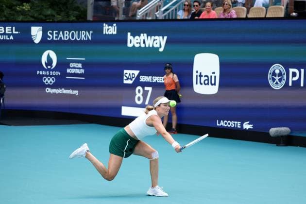 March 30, 2024, Miami Gardens, Florida, United States Of America: MIAMI GARDENS, FLORIDA - MARCH 30: Danielle Collins of the United States defeats Elena Rybakina of Kazakhstan at the womens singles finals on Day 15 of the Miami Open Presented by Itau at Hard Rock Stadium on March 30, 2024 in Miami Gardens, Florida...People: Danielle Collins Miami Gardens United States Of America - ZUMAs214 20240330_ada_s214_092 Copyright: xSMGx