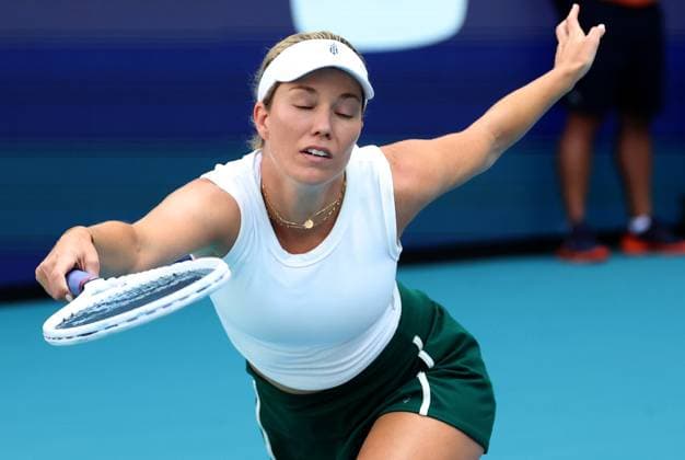 MIAMI GARDENS, FLORIDA - MARCH 30: Danielle Collins of the United States defeats Elena Rybakina of Kazakhstan at the womens singles finals on Day 15 of the Miami Open Presented by Itau at Hard Rock Stadium on March 30, 2024 in Miami Gardens, Florida People: Danielle Collins Copyright: xhoo-mex xMediaPunchx