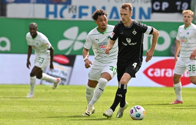 31 03 2024 Soccer Season 2023 2024 2 Soccer Bundesliga 27 Matchday SpVgg Greuther Fürth Kleeblatt Hamburger SV Hamburg HSV Sportfoto Zink xwoxzix DFL regulations prohibit any use of photographs as image sequences and or quasi video only for editorial use Armindo Sieb 30, SpVgg Greuther Fürth Sebastian Schonlau 4, Hamburger SV HSV