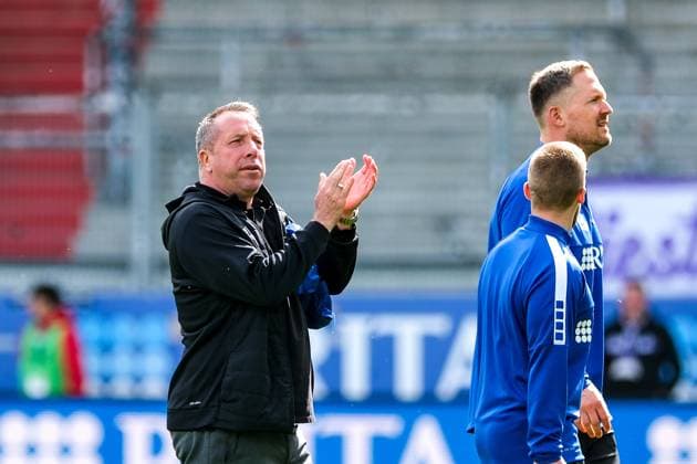 Markus Kauczinski SV Wehen Wiesbaden, Coach gestures, facial expressions, emotions, GER, SV Wehen Wiesbaden vs VfL Osnabrueck, Soccer, 2 Bundesliga, Matchday 27, Season 2023 2024, 31 03 2024 DFL REGULATES PROHIBIT ANY USE OF PHOTOGRAPHS AS IMAGE SEQUENCES AND OR QUASI VIDEO GER, SV Wehen Wiesbaden vs VfL Osnabrueck, Football, 2 Bundesliga, Matchday 27, Season 2023 2024, 31 03 2024 Wiesbaden Copyright: xEibner-Pressefoto FlorianxWieganx EP_FWD