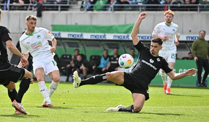 31 03 2024 Soccer Season 2023 2024 2 Soccer Bundesliga 27 Matchday SpVgg Greuther Fürth Kleeblatt Hamburger SV Hamburg HSV Sportfoto Zink xwoxzix DFL regulations prohibit any use of photographs as image sequences and or quasi video only for editorial use Lukas Petkov 16, SpVgg Greuther Fürth Dennis Hadzikadunic 5, Hamburger SV HSV Chance Torchance