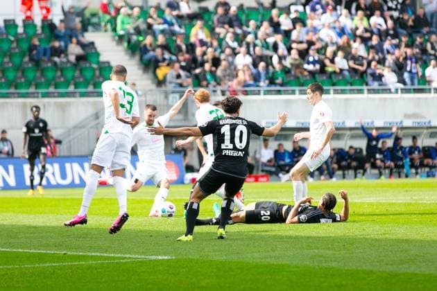 Soccer I Men I Season 2023 2024 I 2 Bundesliga I Matchday 27 I SpVgg Greuther Fürth Hamburger SV I 31 03 2024 Andras Nemeth 20, Hamburger SV is down, Immanuel Pherai 10, Hamburger SV complains Fürth Sportpark Ronhof Bayern Germany Copyright: xLobecax xHenningxRohlfsx