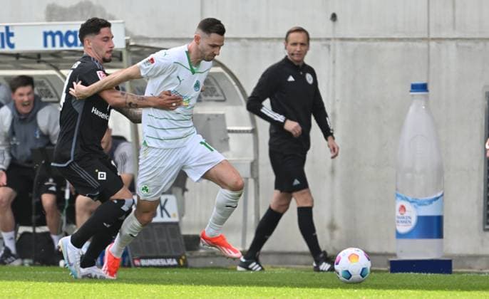 31 03 2024 Soccer Season 2023 2024 2 Soccer Bundesliga 27 Matchday SpVgg Greuther Fürth Kleeblatt Hamburger SV Hamburg HSV Sportfoto Zink xwoxzix DFL regulations prohibit any use of photographs as image sequences and or quasi video only for editorial use Ludovit Reis 14, Hamburger SV HSV Branimir Hrgota 10 SpVgg Greuther Fürth