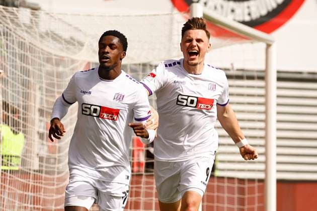 31 03 2024, xavx, Fussball 2 Bundesliga, SV Wehen Wiesbaden VfL Osnabrück emspor, v l Christian Conteh VfL Osnabrück celebrate the goal, Der Torjubel zum 0 1 DFL DFB REGULATIONS PROHIBIT ANY USE OF PHOTOGRAPHS as IMAGE SEQUENCES and or QUASI VIDEO Wiesbaden
