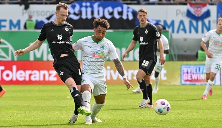31 03 2024 Soccer Season 2023 2024 2 Soccer Bundesliga 27 Matchday SpVgg Greuther Fürth Kleeblatt Hamburger SV Hamburg HSV Sportfoto Zink xwoxzix DFL regulations prohibit any use of photographs as image sequences and or quasi video only for editorial use Sebastian Schonlau 4, Hamburger SV HSV Armindo Sieb 30, SpVgg Greuther Fürth
