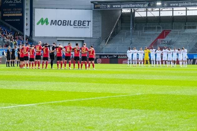 Minute of silence, GER, SV Wehen Wiesbaden vs VfL Osnabrueck, Football, 2 Bundesliga, Matchday 27, Season 2023 2024, 31 03 2024 DFL REGULATES PROHIBIT ANY USE OF PHOTOGRAPHS AS IMAGE SEQUENCES AND OR QUASI VIDEO GER, SV Wehen Wiesbaden vs VfL Osnabrueck, Football, 2 Bundesliga, Matchday 27, Season 2023 2024, 31 03 2024 Wiesbaden Copyright: xEibner-Pressefoto FlorianxWieganx EP_FWD