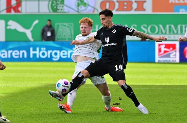 31 03 2024 Soccer Season 2023 2024 2 Soccer Bundesliga 27 Matchday SpVgg Greuther Fürth Kleeblatt Hamburger SV Hamburg HSV Sportfoto Zink MeZi xmexzix DFL regulations prohibit any use of photographs as image sequences and or quasi video only for editorial use Robert Wagner 22, SpVgg Greuther Fürth Ludovit Reis 14, Hamburger SV HSV, right