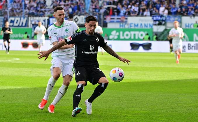31 03 2024 Soccer Season 2023 2024 2 Soccer Bundesliga 27 Matchday SpVgg Greuther Fürth Kleeblatt Hamburger SV Hamburg HSV Sportfoto Zink MeZi xmexzix DFL regulations prohibit any use of photographs as image sequences and or quasi video only for editorial use Branimir Hrgota 10 SpVgg Greuther Fürth, left Ludovit Reis 14, Hamburger SV HSV