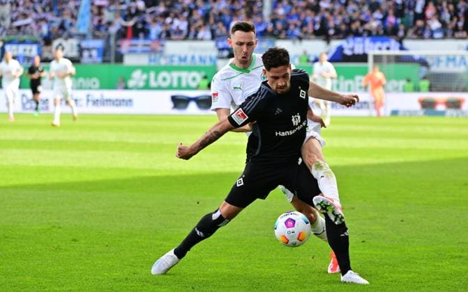 31 03 2024 Soccer Season 2023 2024 2 Soccer Bundesliga 27 Matchday SpVgg Greuther Fürth Kleeblatt Hamburger SV Hamburg HSV Sportfoto Zink MeZi xmexzix DFL regulations prohibit any use of photographs as image sequences and or quasi video only for editorial use Ludovit Reis 14, Hamburger SV HSV before Branimir Hrgota 10 SpVgg Greuther Fürth