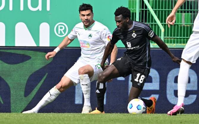 31 03 2024 Soccer Season 2023 2024 2 Soccer Bundesliga 27 Matchday SpVgg Greuther Fürth Kleeblatt Hamburger SV Hamburg HSV Sportfoto Zink xwoxzix DFL regulations prohibit any use of photographs as image sequences and or quasi video only for editorial use Oussama Haddadi 5, SpVgg Greuther Fürth Bakery Jatta 18, Hamburger SV HSV