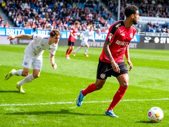 Martin Angha SV Wehen Wiesbaden, 2 on the ball, GER, SV Wehen Wiesbaden vs VfL Osnabrueck, Football, 2 Bundesliga, Matchday 27, Season 2023 2024, 31 03 2024 DFL REGULATIONS PROHIBIT ANY USE OF PHOTOGRAPHS AS IMAGE SEQUENCES AND OR QUASI VIDEO GER, SV Wehen Wiesbaden vs VfL Osnabrueck, Football, 2 Bundesliga, Matchday 27, Season 2023 2024, 31 03 2024 Wiesbaden Copyright: xEibner-Pressefoto FlorianxWieganx EP_FWD