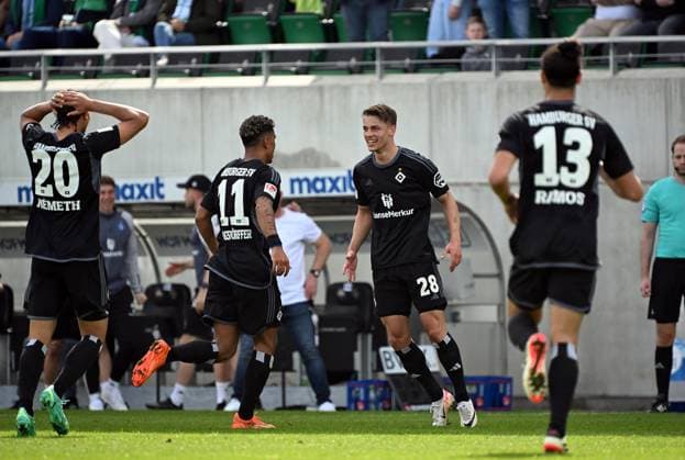 31 03 2024, xjhx, Fussball 2 Bundesliga, Spvgg Greuther Fuerth Hamburger SV emspor, v l Miro Muheim Hamburger SV celebrate the goal, Der Torjubel zum 0 1 DFL DFB REGULATIONS PROHIBIT ANY USE OF PHOTOGRAPHS as IMAGE SEQUENCES and or QUASI VIDEO Fuerth