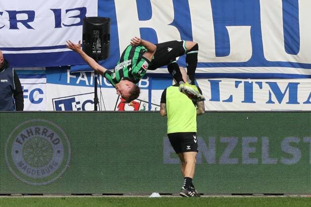 Goal celebration goal scorer Jannik Dehm Hannover 96,20 scores to 0 1 2 Soccer Bundesliga season 2023 2024 1 FC Magdeburg vs Hannover 96 at the MDCC Arena in Magdeburg action,soccer,man,men,Germany,31 03 2024