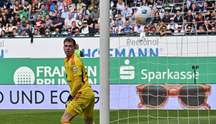 31 03 2024 Soccer season 2023 2024 2 Soccer Bundesliga 27 Matchday SpVgg Greuther Fürth Kleeblatt Hamburger SV Hamburg HSV Sportfoto Zink xwoxzix DFL regulations prohibit any use of photographs as image sequences and or quasi video only for editorial use Matheo Raab 19, Hamburger SV HSV must concede goal to 1 1 by Jomaine Consbruch 14, SpVgg Greuther Fürth