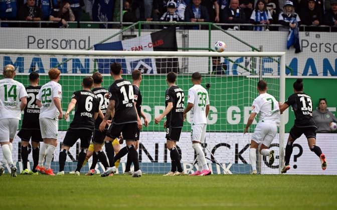 31 03 2024, xjhx, Fussball 2 Bundesliga, Spvgg Greuther Fuerth Hamburger SV emspor, v l Jomaine Consbuch Spvgg Greuther Fuerth celebrate the goal, Der Torjubel zum 1 1 DFL DFB REGULATIONS PROHIBIT ANY USE OF PHOTOGRAPHS as IMAGE SEQUENCES and or QUASI VIDEO Fuerth