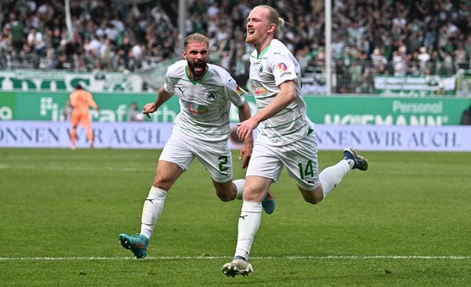 31 03 2024 Soccer Season 2023 2024 2 Soccer Bundesliga 27 Matchday SpVgg Greuther Fürth Kleeblatt Hamburger SV Hamburg HSV Sportfoto Zink xwoxzix DFL regulations prohibit any use of photographs as image sequences and or quasi video only for editorial use Torjubel Jubel Freude nach Treffer Tor Torschuß zum 1 1 durch Jomaine Consbruch 14, SpVgg Greuther Fürth Simon Asta 2, SpVgg Greuther Fürth Jomaine Consbruch 14, SpVgg Greuther Fürth