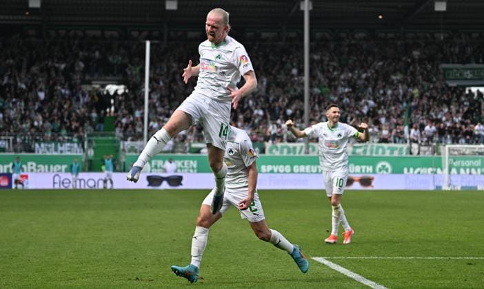 31 03 2024 Soccer Season 2023 2024 2 Soccer Bundesliga 27 Matchday SpVgg Greuther Fürth Kleeblatt Hamburger SV Hamburg HSV Sportfoto Zink xwoxzix DFL regulations prohibit any use of photographs as image sequences and or quasi video only for editorial use Torjubel Jubel Freude nach Treffer Tor Torschuß zum 1 1 durch Jomaine Consbruch 14, SpVgg Greuther Fürth