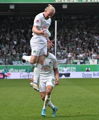 31 03 2024 Soccer Season 2023 2024 2 Soccer Bundesliga 27 Matchday SpVgg Greuther Fürth Kleeblatt Hamburger SV Hamburg HSV Sportfoto Zink xwoxzix DFL regulations prohibit any use of photographs as image sequences and or quasi video only for editorial use Torjubel Jubel Freude nach Treffer Tor Torschuß zum 1 1 durch Jomaine Consbruch 14, SpVgg Greuther Fürth