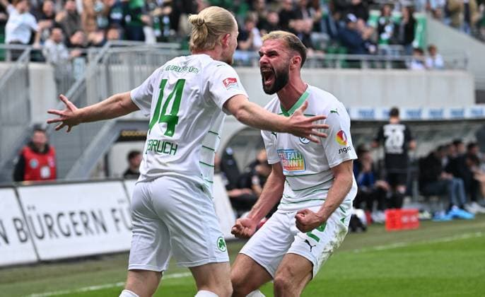 31 03 2024 Soccer Season 2023 2024 2 Soccer Bundesliga 27 Matchday SpVgg Greuther Fürth Kleeblatt Hamburger SV Hamburg HSV Sportfoto Zink xwoxzix DFL regulations prohibit any use of photographs as image sequences and or quasi video only for editorial use Torjubel Jubel nach Treffer Tor Torschuß zum 1 1 durch Jomaine Consbruch 14, SpVgg Greuther Fürth Jomaine Consbruch 14, SpVgg Greuther Fürth Simon Asta 2, SpVgg Greuther Fürth