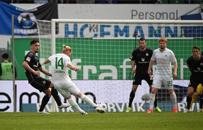 31 03 2024, xjhx, Fussball 2 Bundesliga, Spvgg Greuther Fuerth Hamburger SV emspor, v l Jomaine Consbuch Spvgg Greuther Fuerth celebrate the goal, Der Torjubel zum 1 1 DFL DFB REGULATIONS PROHIBIT ANY USE OF PHOTOGRAPHS as IMAGE SEQUENCES and or QUASI VIDEO Fuerth
