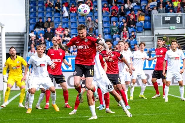 Franko Kovacevic SV Wehen Wiesbaden, 14 on header, GER, SV Wehen Wiesbaden vs VfL Osnabrueck, Football, 2 Bundesliga, Matchday 27, Season 2023 2024, 31 03 2024 DFL REGULATIONS PROHIBIT ANY USE OF PHOTOGRAPHS AS IMAGE SEQUENCES AND OR QUASI VIDEO GER, SV Wehen Wiesbaden vs VfL Osnabrueck, Football, 2 Bundesliga, Matchday 27, Season 2023 2024, 31 03 2024 Wiesbaden Copyright: xEibner-Pressefoto FlorianxWieganx EP_FWD