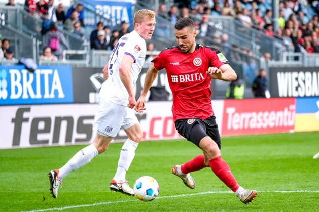 Niklas Wiemann VfL Osnabrueck, 25 in duel with Ivan Prtajin SV Wehen Wiesbaden, 18 ,, GER, SV Wehen Wiesbaden vs VfL Osnabrueck, Soccer, 2 Bundesliga, Matchday 27, Season 2023 2024, 31 03 2024 DFL REGULATES PROHIBIT ANY USE OF PHOTOGRAPHS AS IMAGE SEQUENCES AND OR QUASI VIDEO GER, SV Wehen Wiesbaden vs VfL Osnabrueck, Football, 2 Bundesliga, Matchday 27, Season 2023 2024, 31 03 2024 Wiesbaden Copyright: xEibner-Pressefoto FlorianxWieganx EP_FWD
