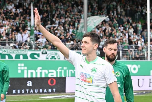 31 03 2024 Soccer Season 2023 2024 2 Soccer Bundesliga 27 Matchday SpVgg Greuther Fürth Kleeblatt Hamburger SV Hamburg HSV Sportfoto Zink xwoxzix DFL regulations prohibit any use of photographs as image sequences and or quasi video only for editorial use Damian Michalski 4, SpVgg Greuther Fürth after the end of the match