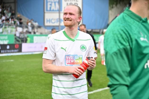 31 03 2024 Soccer Season 2023 2024 2 Soccer Bundesliga 27 Matchday SpVgg Greuther Fürth Kleeblatt Hamburger SV Hamburg HSV Sportfoto Zink xwoxzix DFL regulations prohibit any use of photographs as image sequences and or quasi video only for editorial use Jomaine Consbruch 14, SpVgg Greuther Fürth after the end of the match