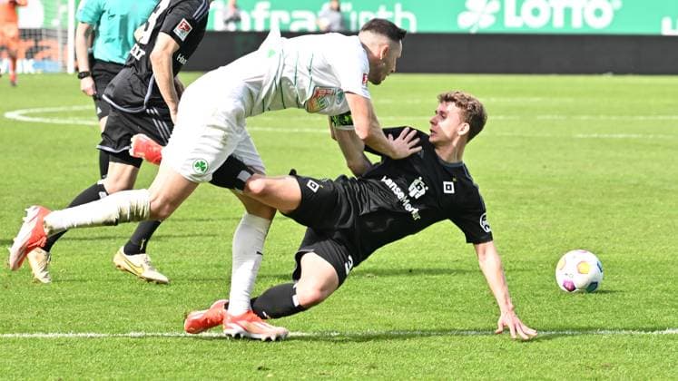 31 03 2024 Soccer Season 2023 2024 2 Soccer Bundesliga 27 Matchday SpVgg Greuther Fürth Kleeblatt Hamburger SV Hamburg HSV Sportfoto Zink xwoxzix DFL regulations prohibit any use of photographs as image sequences and or quasi video only for editorial use Branimir Hrgota 10 SpVgg Greuther Fürth Moritz Heyer 3, Hamburger SV HSV
