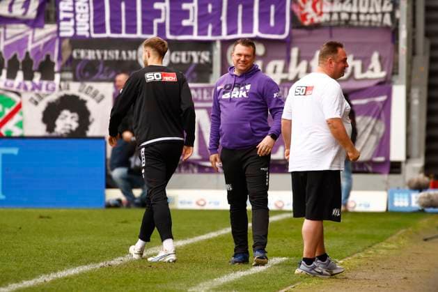 31 03 2024, xavx, Soccer 2 Bundesliga, SV Wehen Wiesbaden VfL Osnabrück emspor, v l Coach Uwe Koschinat VfL Osnabrück is happy after the match DFL DFB REGULATIONS PROHIBIT ANY USE OF PHOTOGRAPHS as IMAGE SEQUENCES and or QUASI VIDEO Wiesbaden