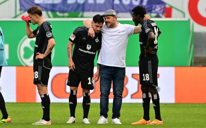31 03 2024 Soccer Season 2023 2024 2 Soccer Bundesliga 27 Matchday SpVgg Greuther Fürth Kleeblatt Hamburger SV Hamburg HSV Sportfoto Zink MeZi xmexzix DFL regulations prohibit any use of photographs as image sequences and or quasi video only for editorial use Miro Muheim 28, Hamburger SV HSV Ludovit Reis 14, Hamburger SV HSV Steffen Baumgart Trainer Hamburger SV HSV Bakery Jatta 18, Hamburger SV HSV disappointed disappointment angry dissatisfied after the end of the match