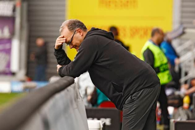 31 03 2024, xavx, Fussball 2 Bundesliga, SV Wehen Wiesbaden VfL Osnabrück emspor, v l Nico Schaefer, Managing Director Sport, Marketing and Communication SV Wehen Wiesbaden enttaeuscht, enttaeuscht looking, dissapointed DFL DFB REGULATIONS PROHIBIT ANY USE OF PHOTOGRAPHS as IMAGE SEQUENCES and or QUASI VIDEO Wiesbaden