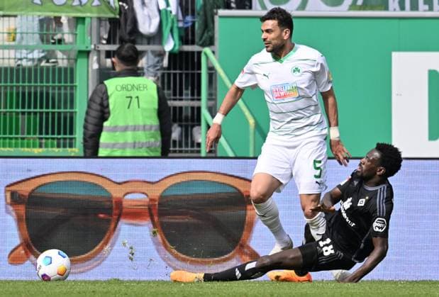 31 03 2024 Soccer Season 2023 2024 2 Soccer Bundesliga 27 Matchday SpVgg Greuther Fürth Kleeblatt Hamburger SV Hamburg HSV Sportfoto Zink xwoxzix DFL regulations prohibit any use of photographs as image sequences and or quasi video only for editorial use Oussama Haddadi 5, SpVgg Greuther Fürth Bakery Jatta 18, Hamburger SV HSV