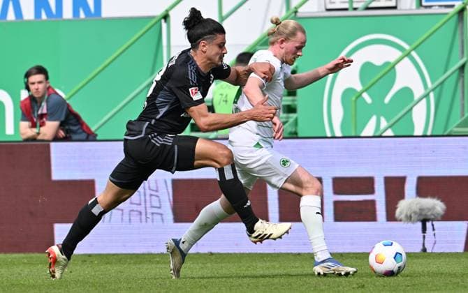 31 03 2024 Soccer Season 2023 2024 2 Soccer Bundesliga 27 Matchday SpVgg Greuther Fürth Kleeblatt Hamburger SV Hamburg HSV Sportfoto Zink xwoxzix DFL regulations prohibit any use of photographs as image sequences and or quasi video only for editorial use Guilherme Ramos 13, Hamburger SV HSV Jomaine Consbruch 14, SpVgg Greuther Fürth