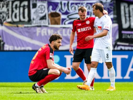 Nikolas Agrafiotis SV Wehen Wiesbaden, 25 is disappointed after the defeat, GER, SV Wehen Wiesbaden vs VfL Osnabrueck, Soccer, 2 Bundesliga, Matchday 27, Season 2023 2024, 31 03 2024 DFL REGULATES PROHIBIT ANY USE OF PHOTOGRAPHS AS IMAGE SEQUENCES AND OR QUASI VIDEO GER, SV Wehen Wiesbaden vs VfL Osnabrueck, Football, 2 Bundesliga, Matchday 27, Season 2023 2024, 31 03 2024 Wiesbaden Copyright: xEibner-Pressefoto FlorianxWieganx EP_FWD