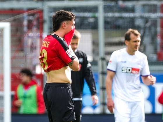 John Iredale SV Wehen Wiesbaden, 33 is deaccessioned, GER, SV Wehen Wiesbaden vs VfL Osnabrueck, Football, 2 Bundesliga, Matchday 27, Season 2023 2024, 31 03 2024 DFL REGULATES PROHIBIT ANY USE OF PHOTOGRAPHS AS IMAGE SEQUENCES AND OR QUASI VIDEO GER, SV Wehen Wiesbaden vs VfL Osnabrueck, Football, 2 Bundesliga, Matchday 27, Season 2023 2024, 31 03 2024 Wiesbaden Copyright: xEibner-Pressefoto FlorianxWieganx EP_FWD