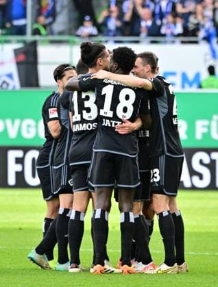 31 03 2024 Soccer Season 2023 2024 2 Soccer Bundesliga 27 Matchday SpVgg Greuther Fürth Kleeblatt Hamburger SV Hamburg HSV Sportfoto Zink MeZi xmexzix DFL regulations prohibit any use of photographs as image sequences and or quasi video only for editorial use Torjubel Jubel Freude nach Treffer Torschuß zum 0 1 durch Miro Muheim 28, Hamburger SV HSV