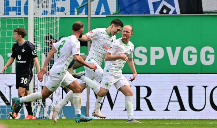 31 03 2024 Soccer Season 2023 2024 2 Soccer Bundesliga 27 Matchday SpVgg Greuther Fürth Kleeblatt Hamburger SV Hamburg HSV Sportfoto Zink MeZi xmexzix DFL regulations prohibit any use of photographs as image sequences and or quasi video only for editorial use Torjubel Jubel Freude nach Treffer Tor Torschuß zum 1 1 durch Jomaine Consbruch 14, SpVgg Greuther Fürth
