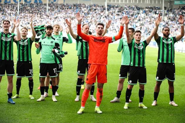 Goalkeeper Ron Robert Zieler Hannover 96,1 celebrates with the team of Hannover 96 after the match in front of the fan block 2 Soccer Bundesliga season 2023 2024 1 FC Magdeburg vs Hannover 96 at the MDCC Arena in Magdeburg action,soccer,man,men,Germany,31 03 2024