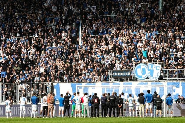 The team of 1 FC Magdeburg stands disappointed in front of the fan block after the match 2 Football Bundesliga Season 2023 2024 1 FC Magdeburg vs Hannover 96 at the MDCC Arena in Magdeburg Action,Football,Man,Men,Germany,31 03 2024