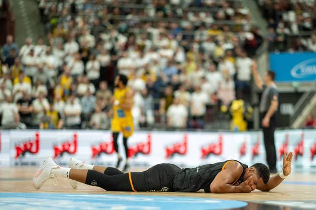 Karim Jallow Ratiopharm Ulm 35 , injured, GER, MHP Riesen Ludwigsburg vs Ratiopharm Ulm, Basketball, Bundesliga, easycredit BBL, Matchday 26, Season 2023 2024, 31 03 2024, 15 03 2024, GER, MHP Riesen Ludwigsburg vs Ratiopharm Ulm, Basketball, Bundesliga, easycredit BBL, Matchday 26, Season 2023 2024, 31 03 2024 Ludwigsburg Copyright: xEibner-Pressefoto SaschaxWaltherx EP_EER