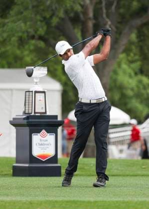 HOUSTON, TX - MARCH 31: Aaron Rai (ENG) watches his tee shot on 1 during the final round of the PGA, Golf Herren Texas Children™s Houston Open at Memorial Park Golf Course on March 31, 2024 in Houston, Texas. (Photo by Leslie Plaza Johnson Icon Sportswire) GOLF: MAR 31 PGA Texas Children s Houston Open EDITORIAL USE ONLY Icon240331016