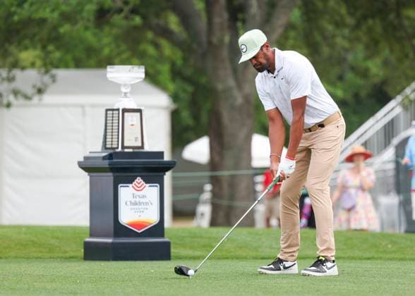 HOUSTON, TX - MARCH 31: Tony Finau (USA) prepares t hit his tee shot on 1 during the final round of the PGA, Golf Herren Texas Children™s Houston Open at Memorial Park Golf Course on March 31, 2024 in Houston, Texas. (Photo by Leslie Plaza Johnson Icon Sportswire) GOLF: MAR 31 PGA Texas Children s Houston Open EDITORIAL USE ONLY Icon240331025