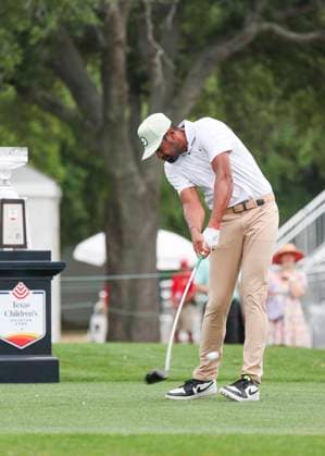 HOUSTON, TX - MARCH 31: Tony Finau (USA) hits his tee shot on 1 during the final round of the PGA, Golf Herren Texas Children™s Houston Open at Memorial Park Golf Course on March 31, 2024 in Houston, Texas. (Photo by Leslie Plaza Johnson Icon Sportswire) GOLF: MAR 31 PGA Texas Children s Houston Open EDITORIAL USE ONLY Icon240331028