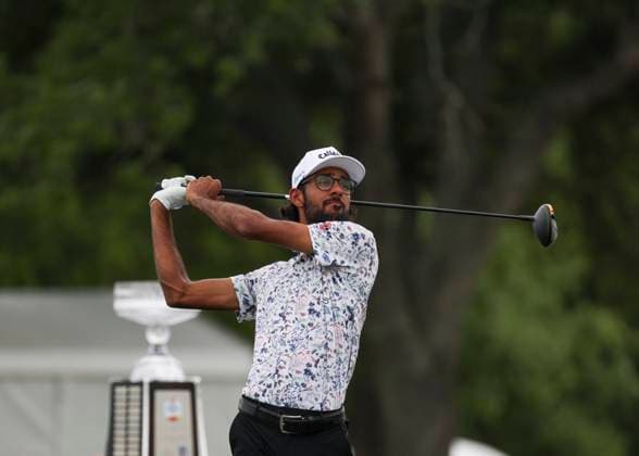 HOUSTON, TX - MARCH 31: Akshay Bhatia (USA) watches his tee shot on 1 during the final round of the PGA, Golf Herren Texas Children™s Houston Open at Memorial Park Golf Course on March 31, 2024 in Houston, Texas. (Photo by Leslie Plaza Johnson Icon Sportswire) GOLF: MAR 31 PGA Texas Children s Houston Open EDITORIAL USE ONLY Icon240331043