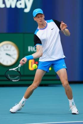 MIAMI GARDENS, FL - MARCH 31: Jannik Sinner (ITA) in action during the menÕs singles final of the Miami Open on March, 31, 2024, at Hard Rock Stadium in Miami Gardens, FL. (Photo by Andrew Patron Icon Sportswire) TENNIS: MAR 31 Miami Open EDITORIAL USE ONLY Icon2403310957