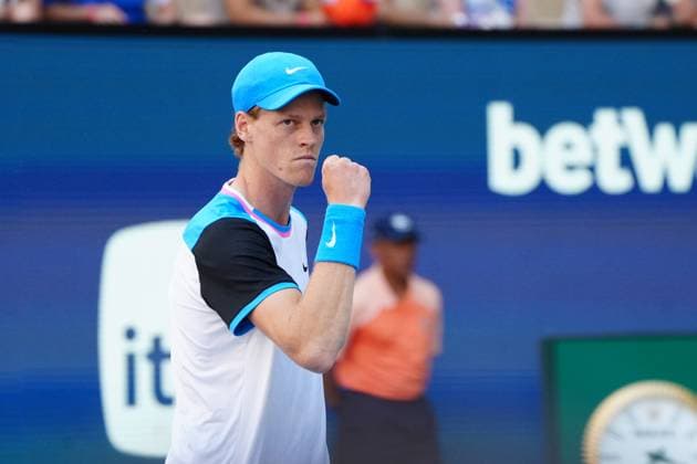 MIAMI GARDENS, FL - MARCH 31: Jannik Sinner (ITA) in action during the menÕs singles final of the Miami Open on March, 31, 2024, at Hard Rock Stadium in Miami Gardens, FL. (Photo by Andrew Patron Icon Sportswire) TENNIS: MAR 31 Miami Open EDITORIAL USE ONLY Icon2403310959