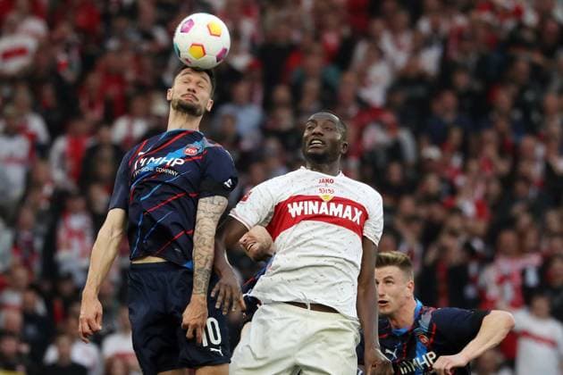 Sport Themen der Woche KW13 Sport Bilder des Tages 31.03.24 VfB Stuttgart - 1. FC Heidenheim Deutschland, Stuttgart, 31.03.2024, Fussball, Bundesliga, VfB Stuttgart - 1. FC Heidenheim: v.l. Tim Kleindienst (1. FC Heidenheim), Serhou Guirassy (VfB Stuttgart). *** 31 03 24 VfB Stuttgart 1 FC Heidenheim Germany, Stuttgart, 31 03 2024, Football, Bundesliga, VfB Stuttgart 1 FC Heidenheim v l Tim Kleindienst 1 FC Heidenheim , Serhou Guirassy VfB Stuttgart