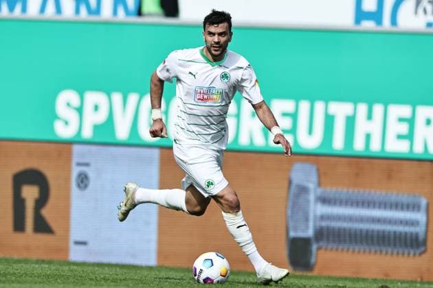 Oussama Haddadi, Fürth, in the second round match of the 2023 2024 season between SpVgg Greuther Fürth and Hamburger Sportverein 1 1 in Fürth 31 03 2024