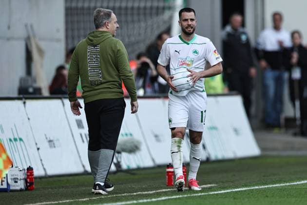 Alexander Zorniger and Niko Gießelmann, Fürth, in the second round match of the 2023 2024 season between SpVgg Greuther Fürth and Hamburger Sportverein 1 1 in Fürth 31 03 2024